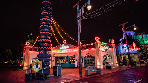 Luigis Rollickin Roadsters Entertainment | Theme Park