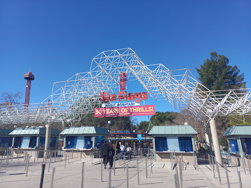 Six Flags Magic Mountain Entertainment | Amusement Park